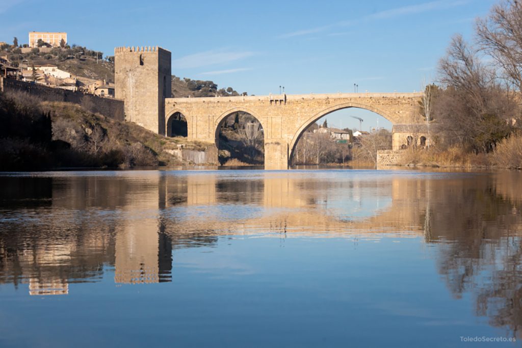 El Puente de Alcántara de Toledo desde el Río Tajo. Foto de David Utrilla
